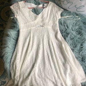 Creamy/White Lace Dress